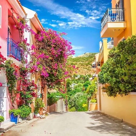 Kostis Villa *