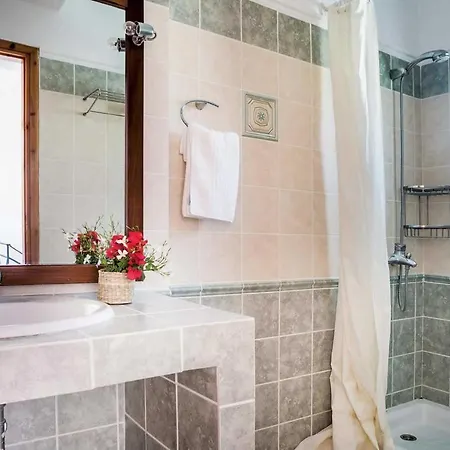 Kostis Villa *